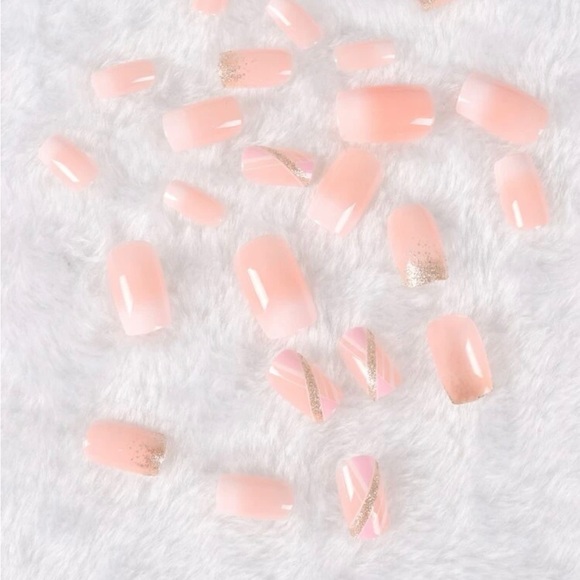 Press on nails - Picture 3 of 5